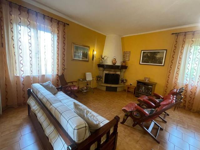 Villa in vendita a Aprilia LT