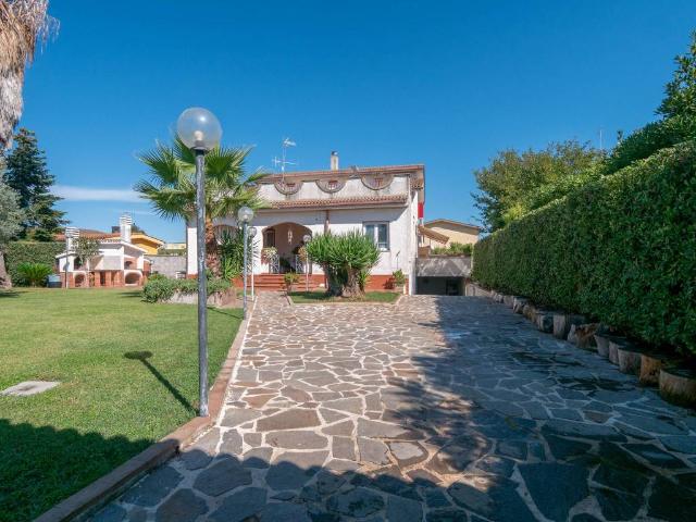 Villa in vendita a Aprilia LT
