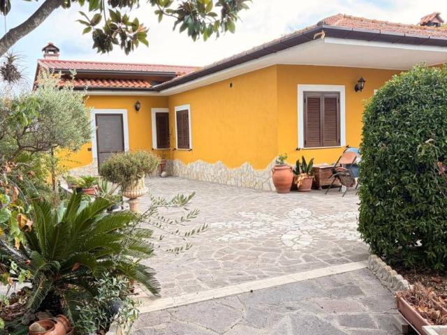 Villa in vendita a Aprilia LT