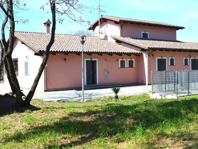 Villa in vendita a Aprilia LT