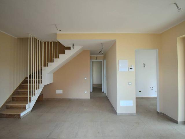 Villa in vendita a Aprilia LT