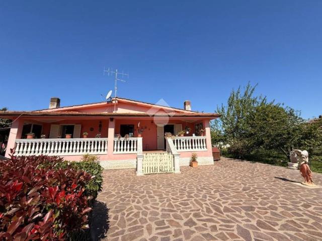 Villa in vendita a Aprilia LT