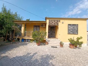 Villa in vendita a Aprilia LT