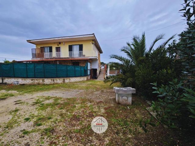 Villa in vendita a Aprilia LT