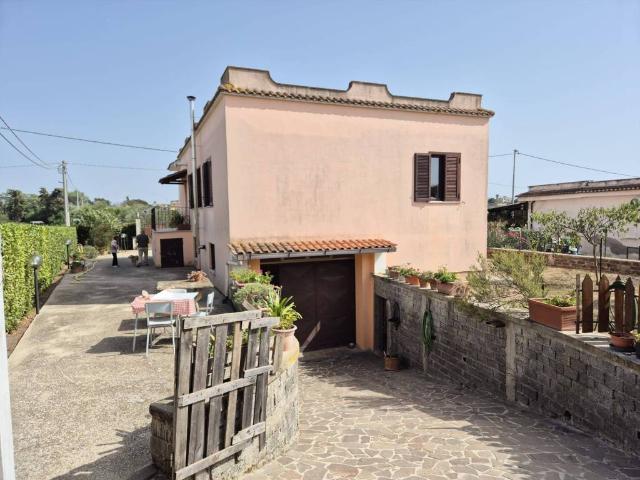 Villa in vendita a Aprilia LT