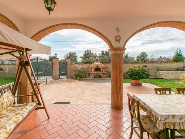 Villa in vendita a Aprilia LT