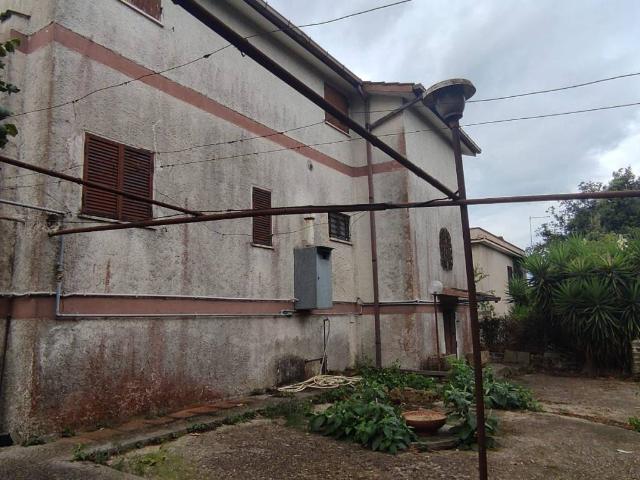 Villa in vendita a Aprilia LT