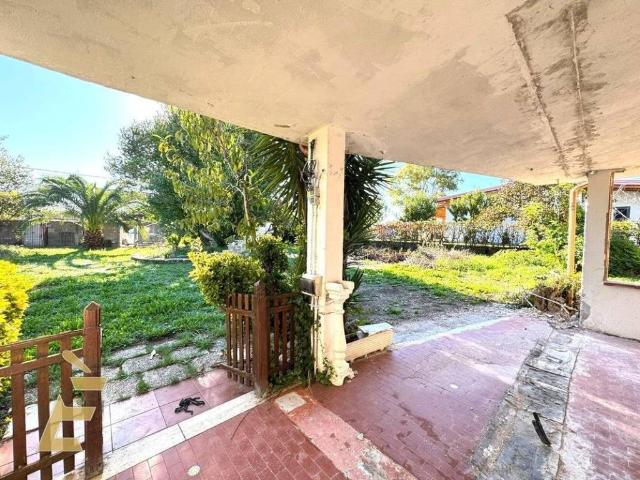 Villa in vendita a Aprilia LT