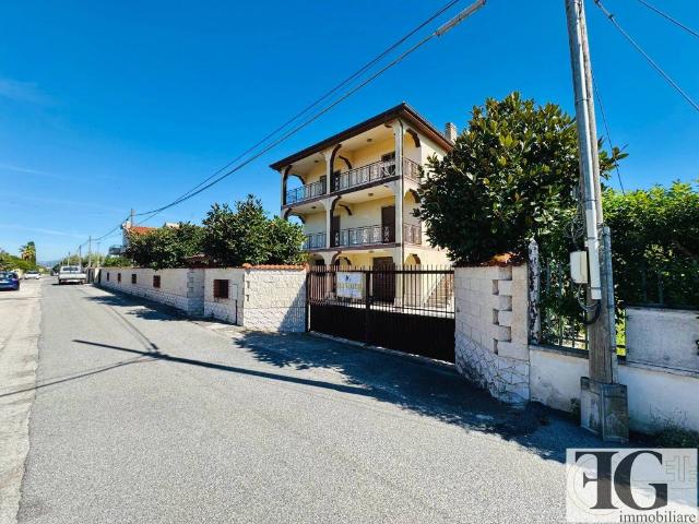 Villa in vendita a Aprilia LT