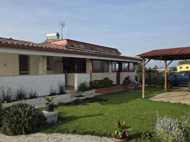 Villa in vendita a Aprilia LT