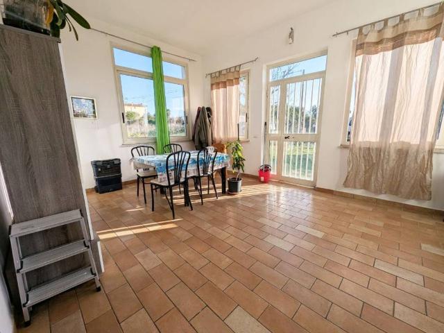 Villa in vendita a Aprilia LT