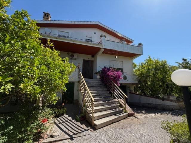 Villa in vendita a Aprilia LT