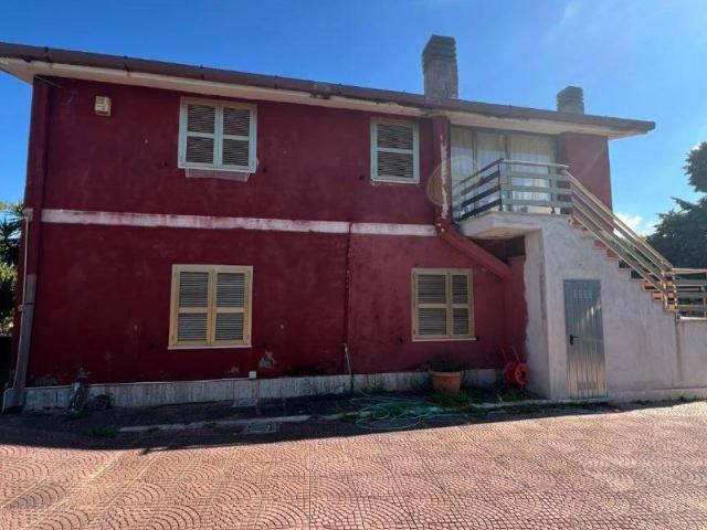Villa in vendita a Aprilia LT