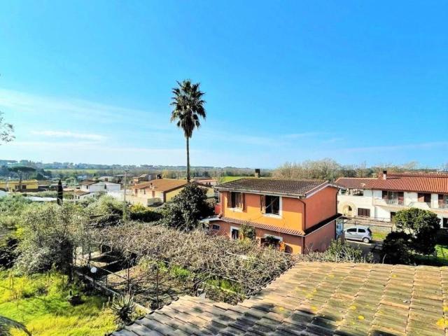 Villa in vendita a Aprilia LT