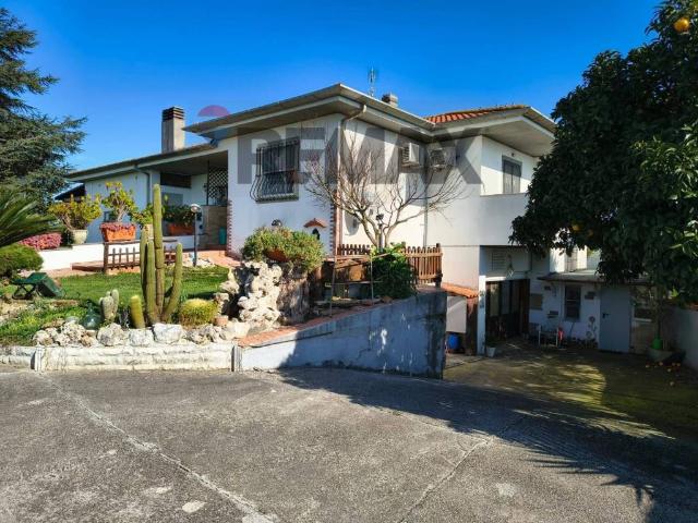 Villa in vendita a Aprilia LT