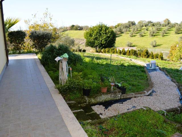 Villa in vendita a Aprilia LT