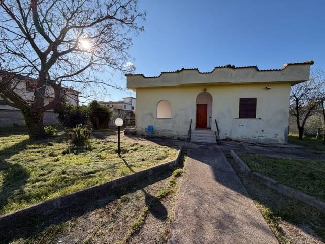 Villa in vendita a Aprilia LT