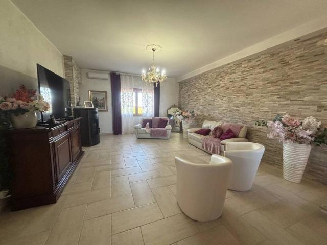 Villa in vendita a Aprilia LT