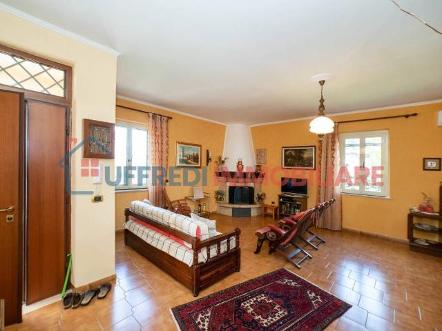 Villa in vendita a Aprilia LT