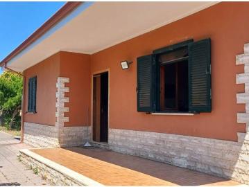 Villa in vendita a Aprilia LT