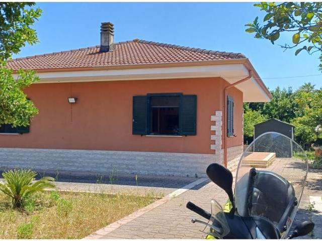 Villa in vendita a Aprilia LT