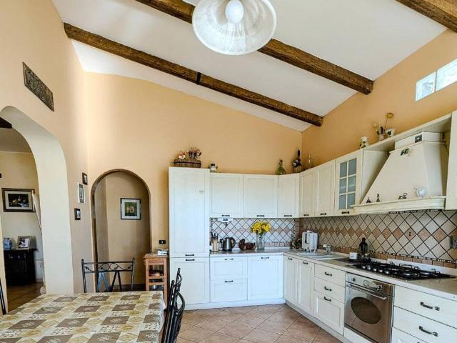 Villa in vendita a Aprilia LT