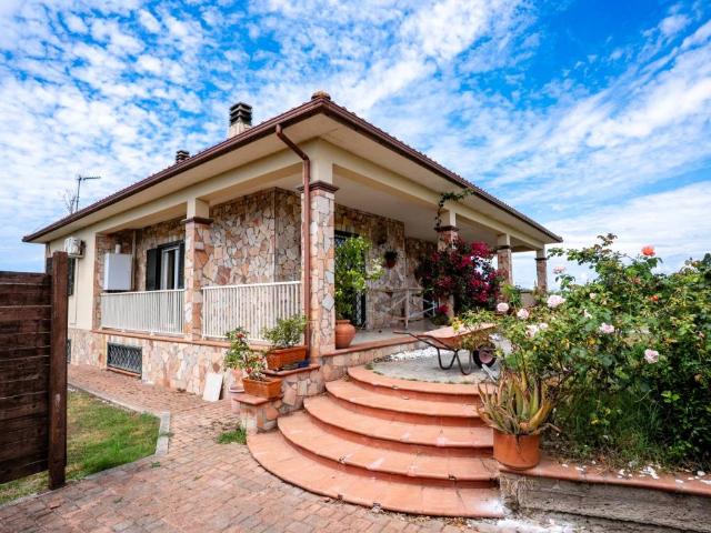 Villa in vendita a Aprilia LT