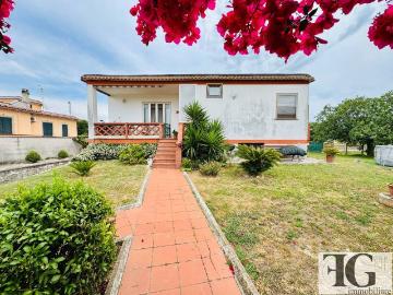 Villa in vendita a Aprilia LT