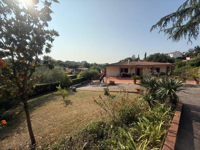Villa in vendita a Aprilia LT