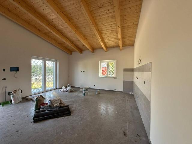Villa in vendita a Aprilia LT