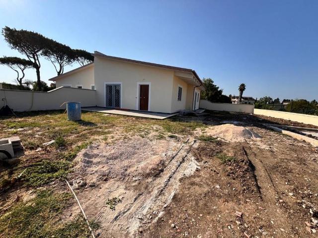 Villa in vendita a Aprilia LT