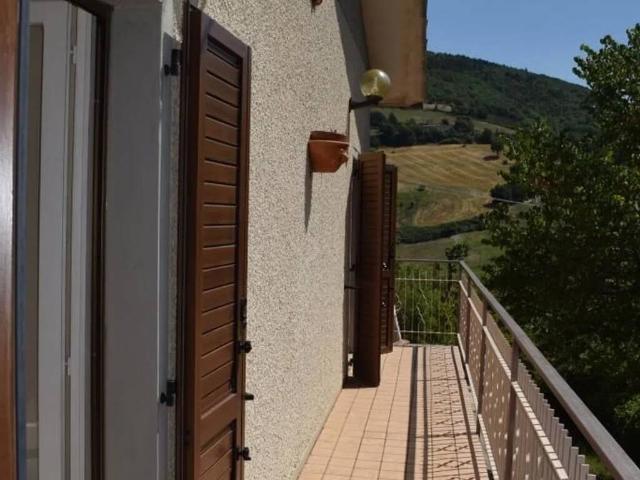 Villa in vendita a Arcevia AN