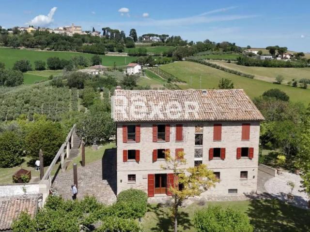 Villa in vendita a Arcevia AN