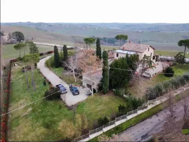 Villa in vendita a Arcevia AN