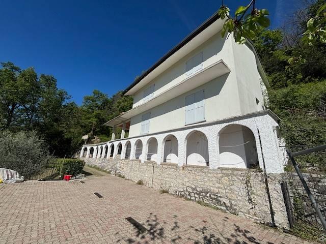 Villa in vendita a Arcisate VA