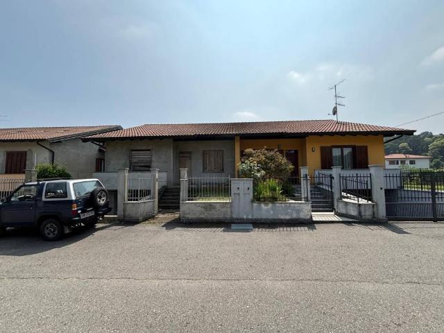 Villa in vendita a Arcisate VA