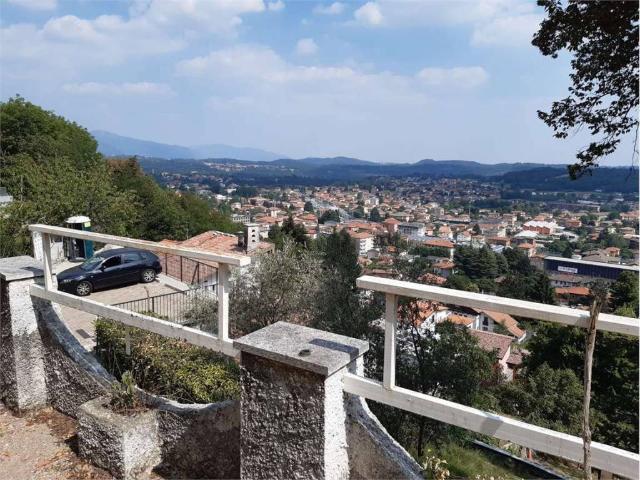 Villa in vendita a Arcisate VA