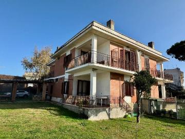 Tor San Lorenzo Lido, Latina Lazio