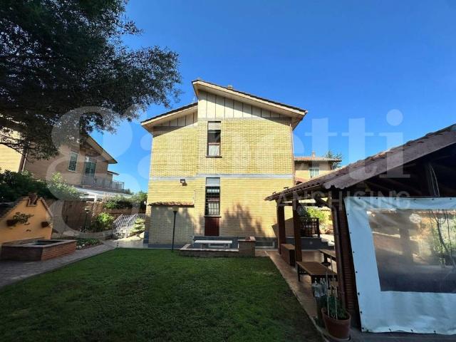 Villa in vendita a Ardea RM