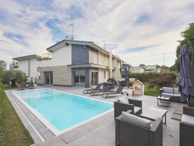 Villa in vendita a Arese MI