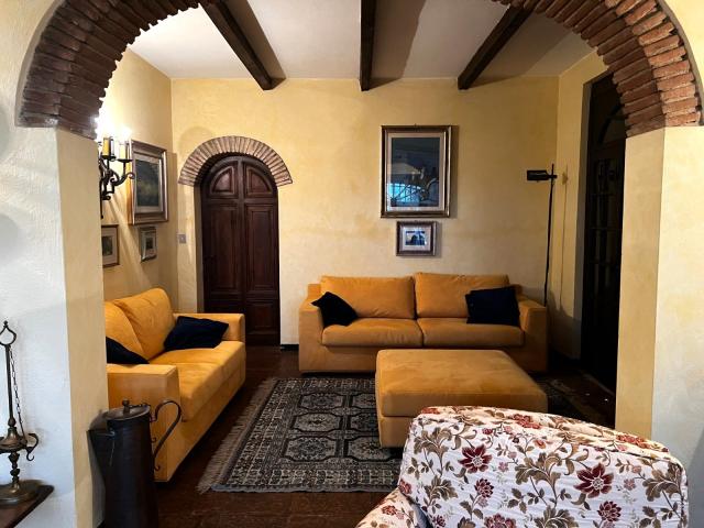 VILLA in VENDITA a AREZZO AGAZZI / BAGNAIA / VIGNALE di 10 vani