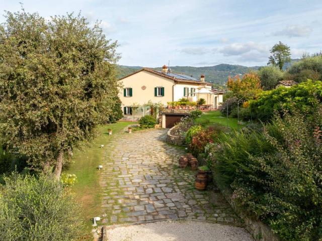 Villa in vendita a Arezzo AR