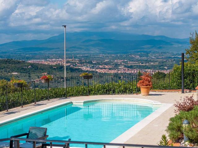 Villa in vendita a Arezzo AR