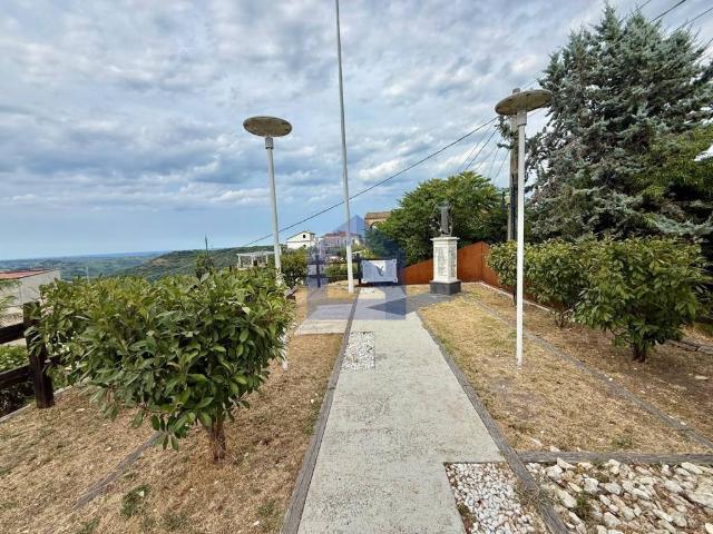 Villa in vendita a Ari CH