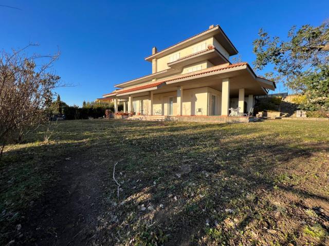 Villa in vendita a Ariano Irpino, contrada Brecceto