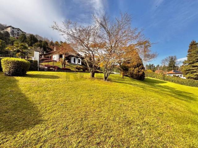 Villa in vendita a Arona NO