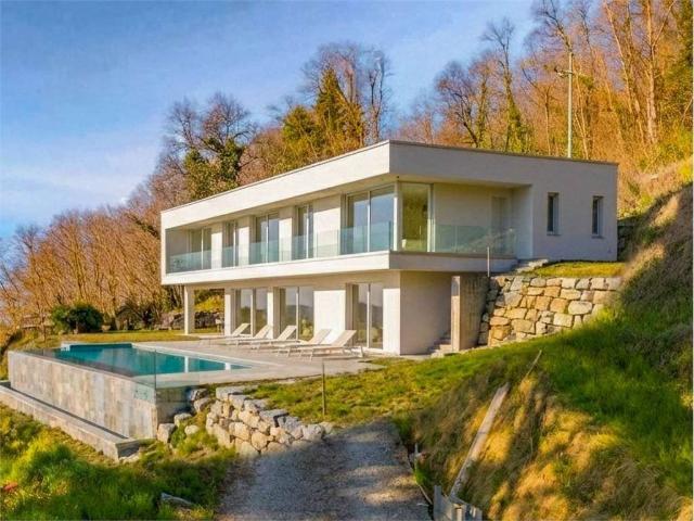 Villa in vendita a Arona NO