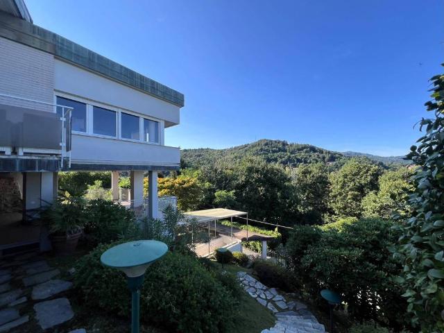 Villa in vendita a Arona NO