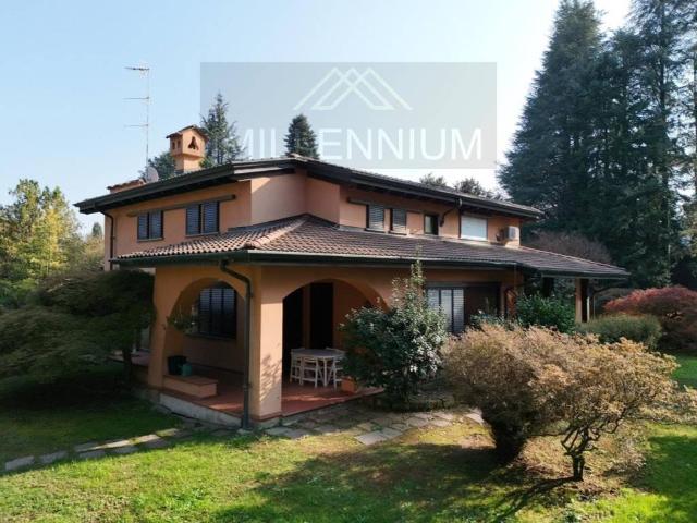 Villa in vendita a Dormelletto NO