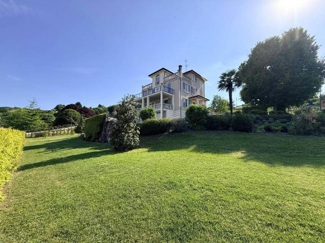 Villa in vendita a Arona NO